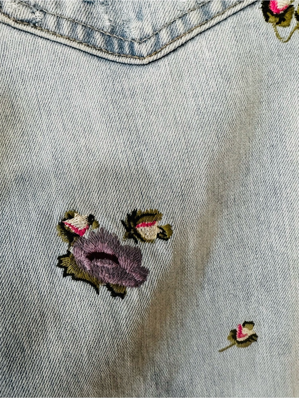Lucky Brand Light Blue Distressed Boyfriend Jeans with Floral Embroidery - Picture 7 of 13